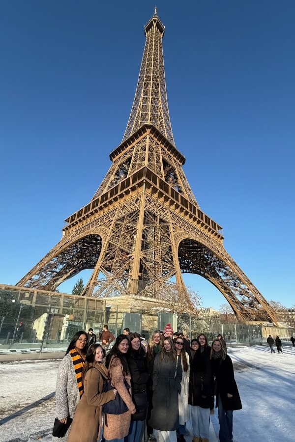 Group of students standing in front of the Eiffel Tower in Paris