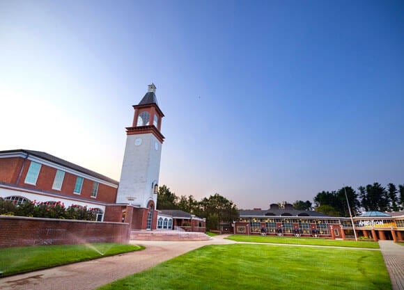 Dusk falls on the Arnold Bernhard Library at Quinnipiac University