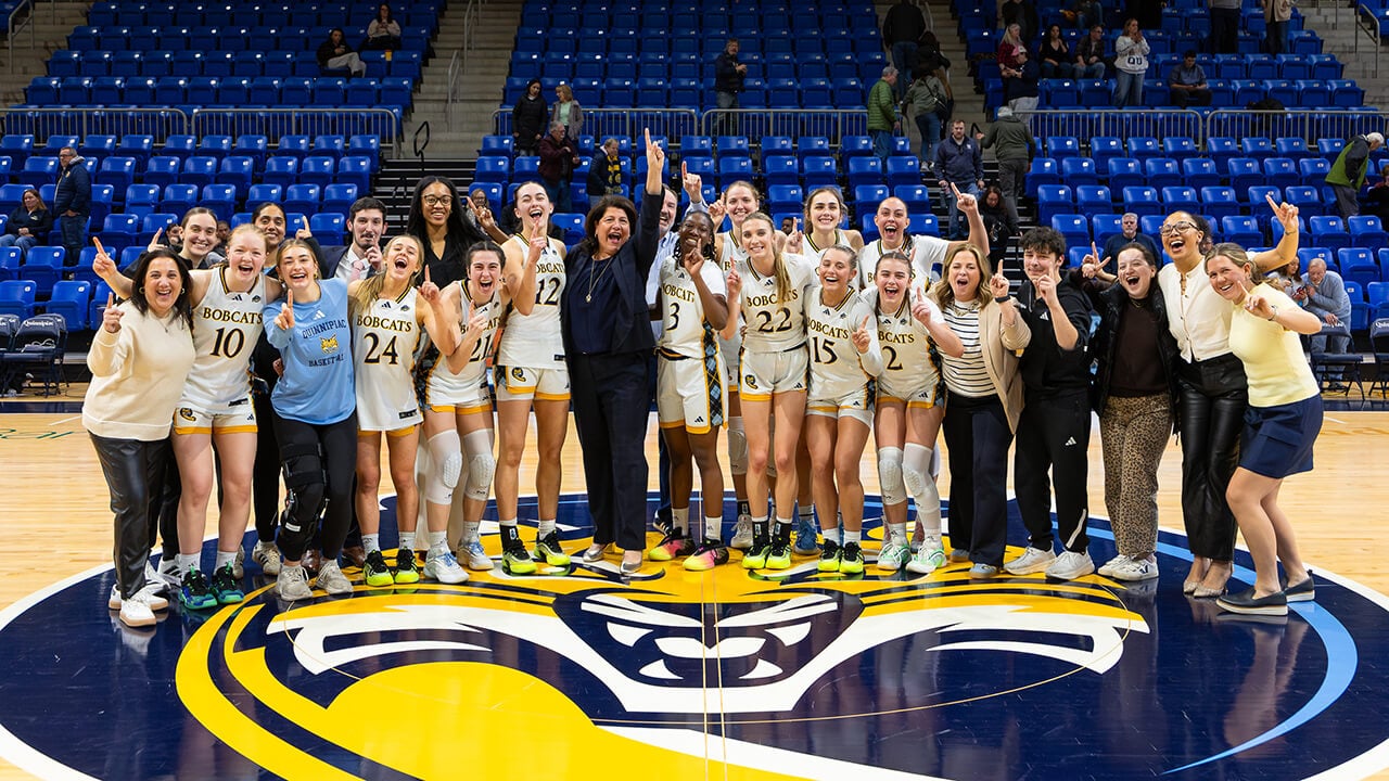 The Quinnipiac women's basketball team on the court