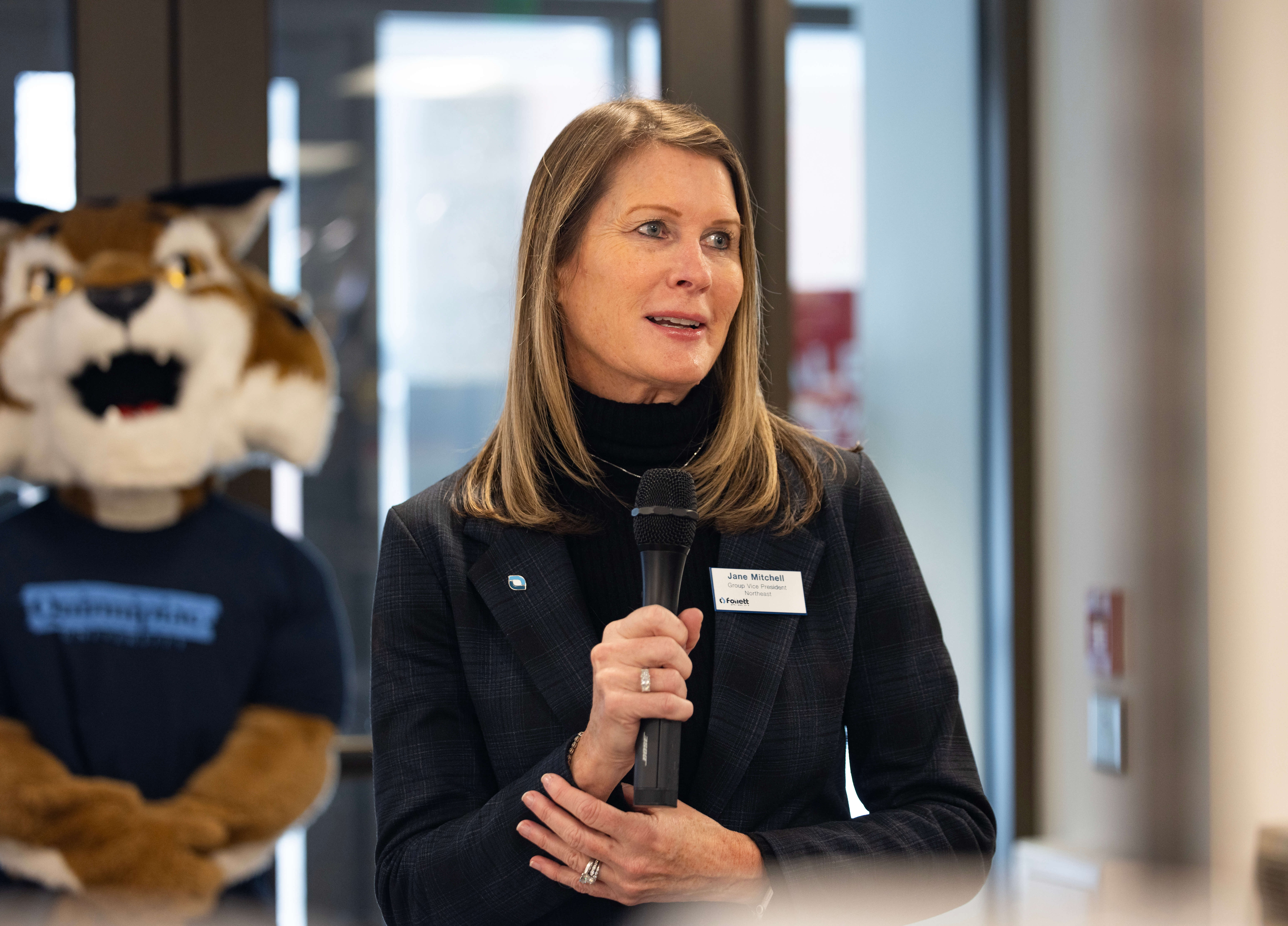 Speaker at Quinnipiac's bookstore ribbon cutting