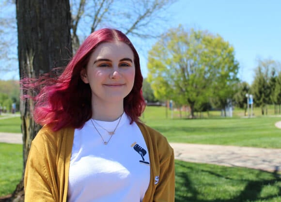 Jen Moglia headshot on the quad while wearing WQAQ Tshirt