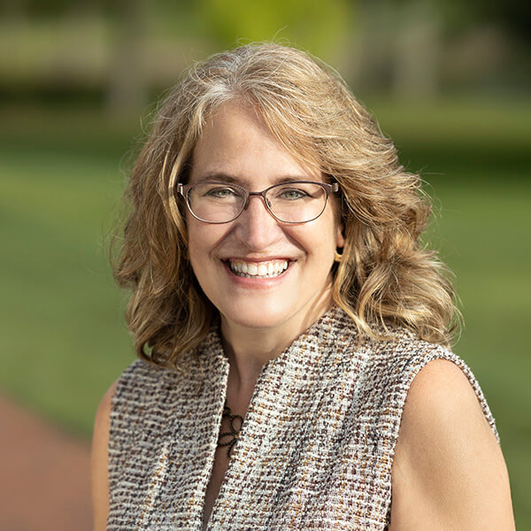 Headshot of Deanna Proulx