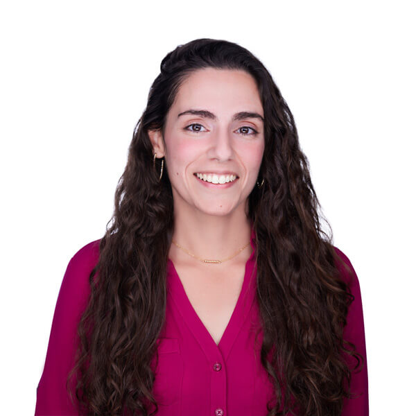 Headshot of Lauren Kromidas.