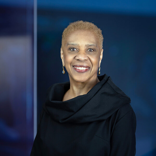 Headshot of Leslie Giddens Robinson.