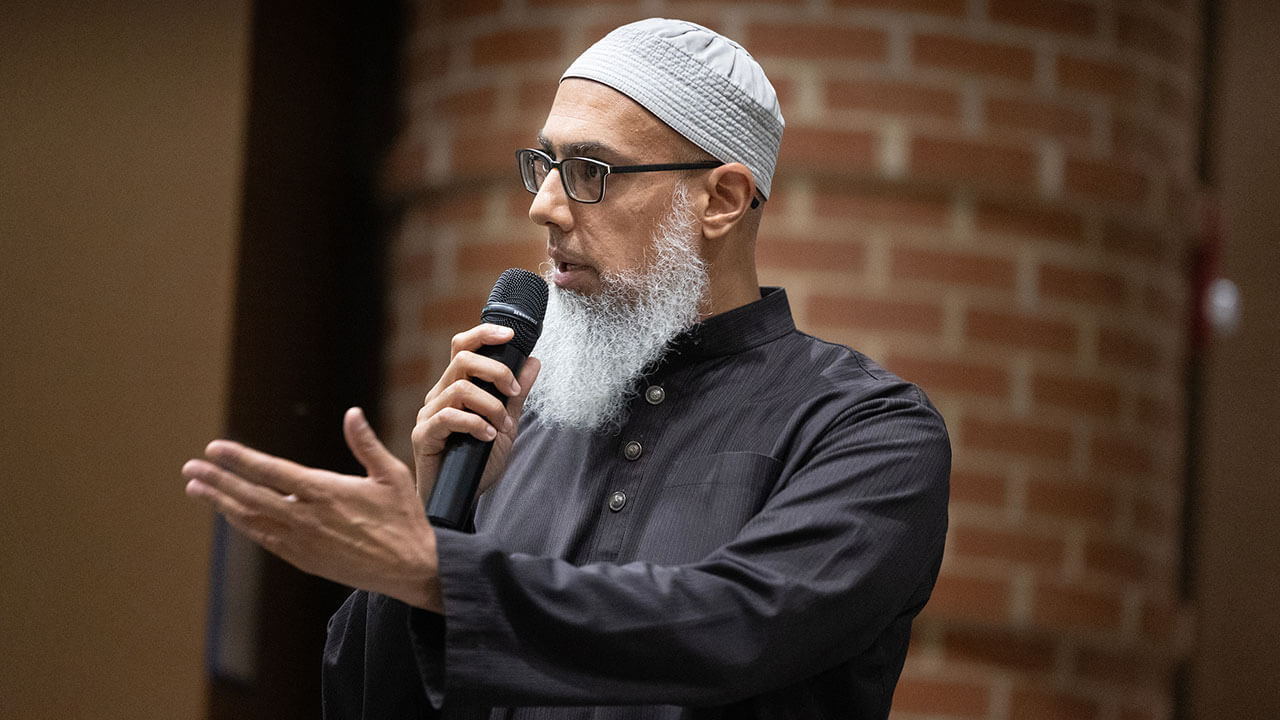 A person participates in a community discussion in the Piazza.