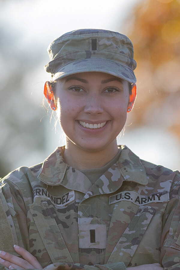 Headshot Elena Hernandez '25