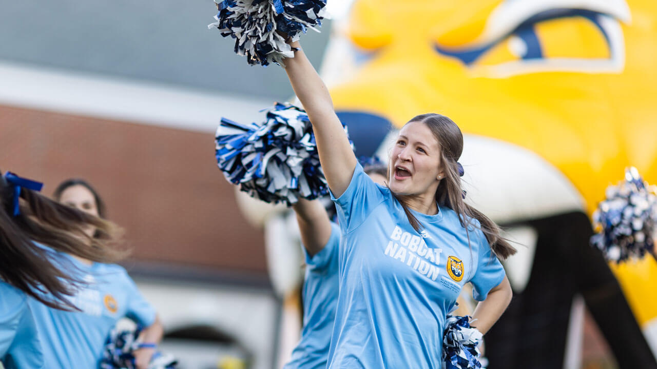 The Quinnipiac cheerleading team preforms at the bobcat welcome celebration.