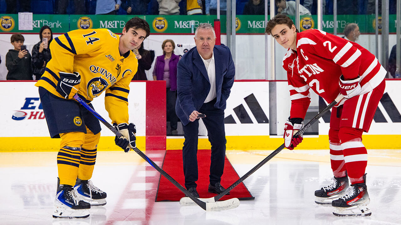 Quinnipiac men's ice hockey and HighPoint does a puck drop