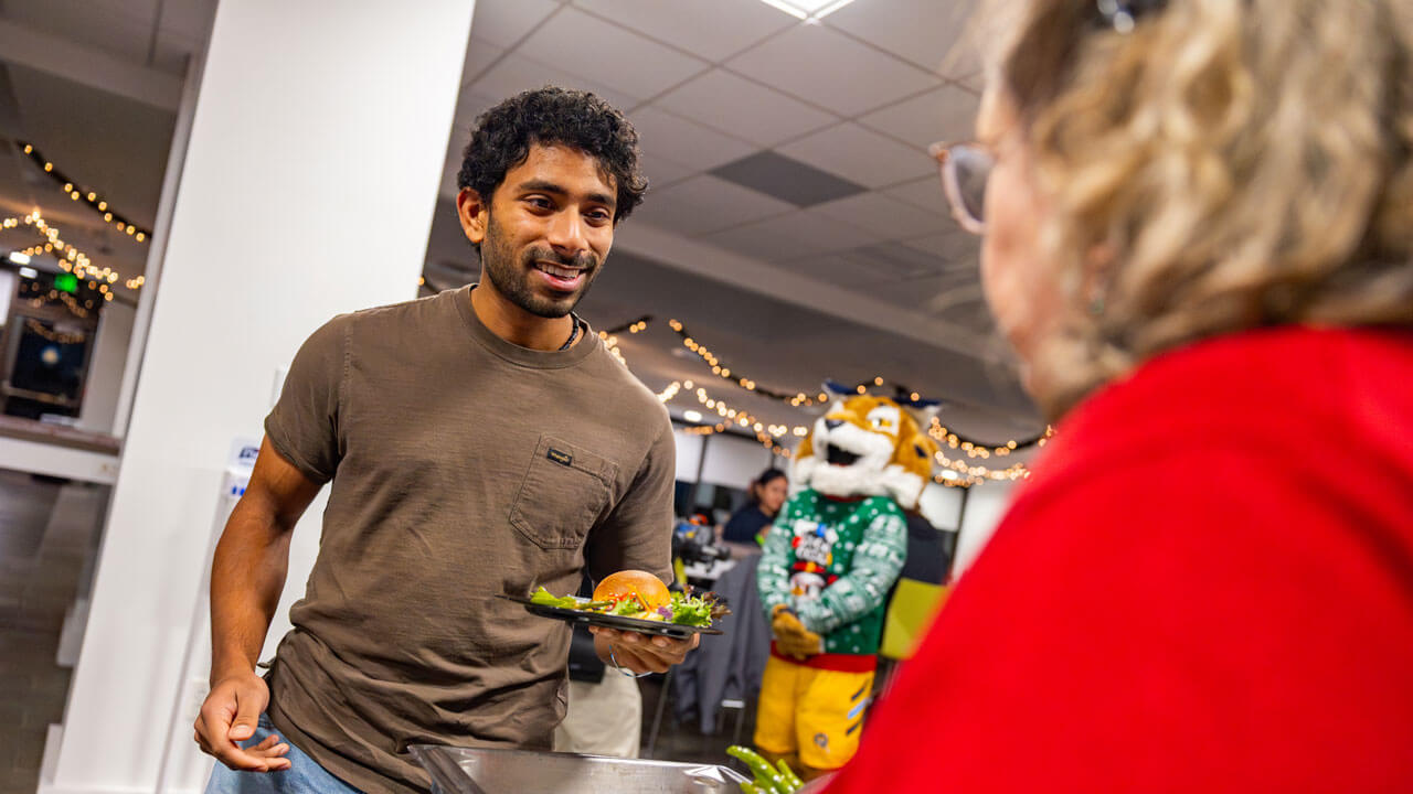 Students receive holiday dinner