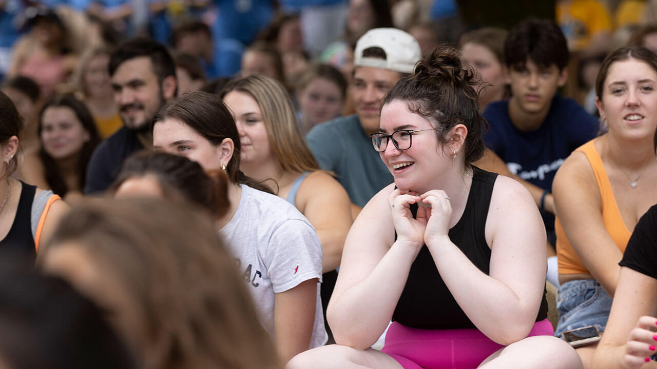 New students sit on the Quad during Welcome Weekend