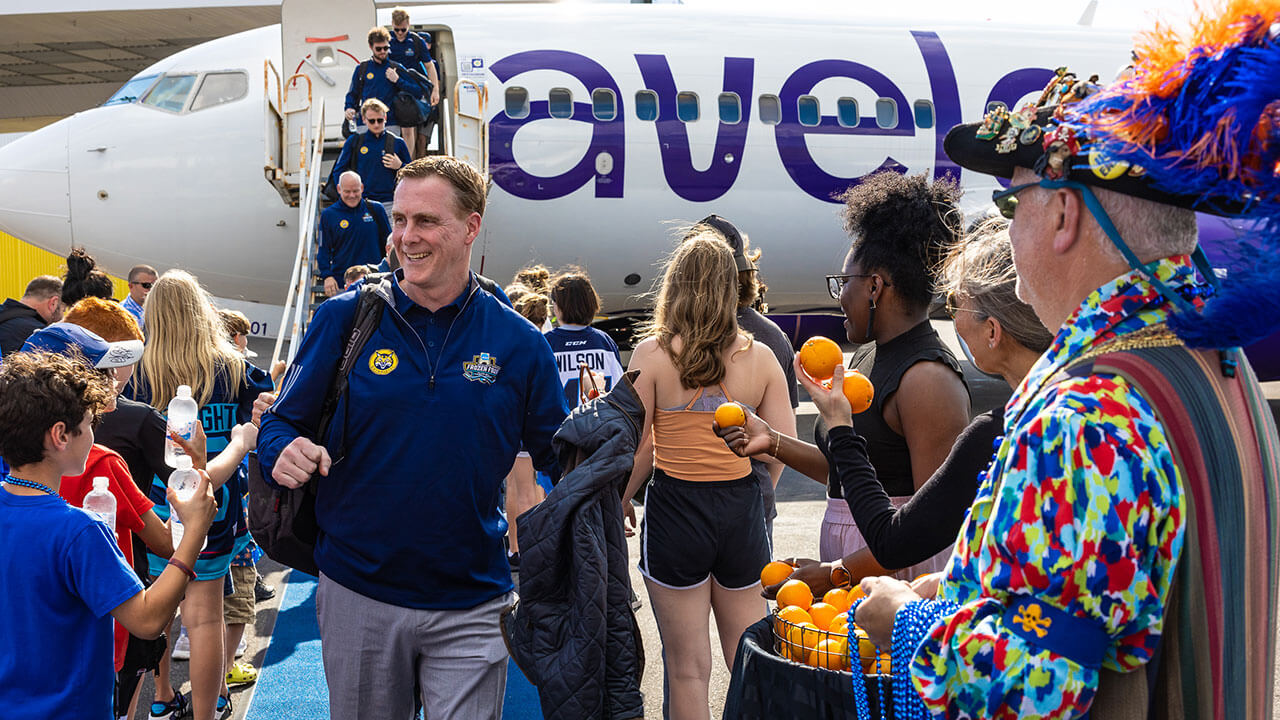 Fans welcome the men's ice hockey team to Florida.