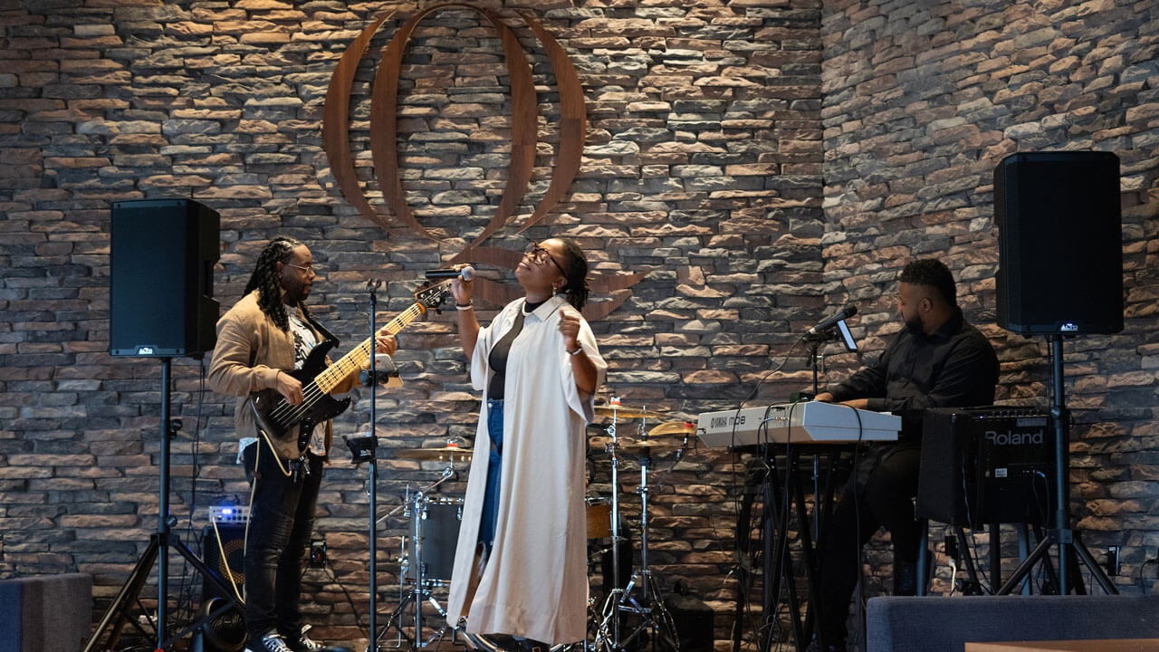 A band performs at On the Rocks Pub and Grill during Bobcat Weekend