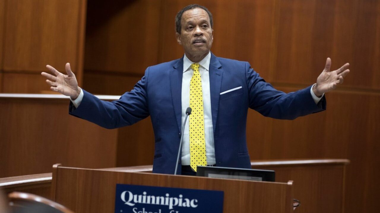 Juan Williams speaks in the Ceremonial Courtroom.